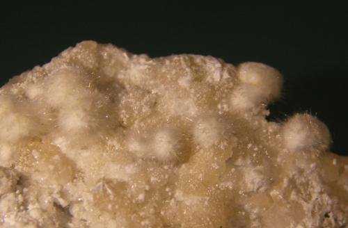 Okenite<br />Cantera Malad, Malad, Mumbai (Bombay), Distrito Mumbai (Distrito Bombay), Maharashtra, India<br />97mm x 63mm x 26mm<br /> (Author: franjungle)