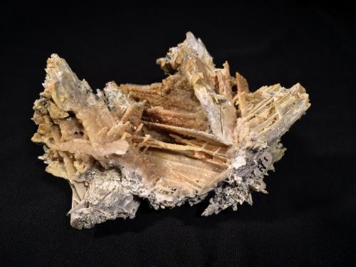 Cerussite<br />Broken Hill, Yancowinna County, New South Wales, Australia<br />117 mm x 98 mm x 80 mm<br /> (Author: Robert Seitz)