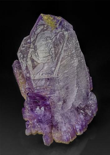 Quartz (variety amethyst), Epidote<br />Piedra Parada (Las Vigas), Municipio Tatatila, Veracruz (Veracruz de Ignacio de la Llave), Mexico<br />11.0 x 7.0 cm<br /> (Author: am mizunaka)