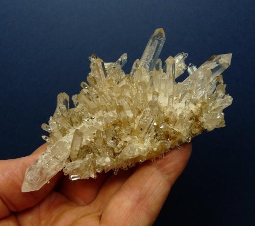 Quartz<br />Ceres, Warmbokkeveld Valley, Ceres, Valle Warmbokkeveld, Witzenberg, Cape Winelands, Provincia Occidental del Cabo, Sudáfrica<br />109 x 64 x 33 mm<br /> (Author: Pierre Joubert)