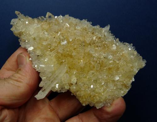 Quartz<br />Ceres, Warmbokkeveld Valley, Ceres, Valle Warmbokkeveld, Witzenberg, Cape Winelands, Provincia Occidental del Cabo, Sudáfrica<br />124 x 93 x 17 mm<br /> (Author: Pierre Joubert)