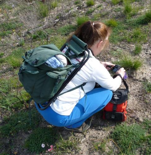 Riana photographing flowers. (Author: Pierre Joubert)