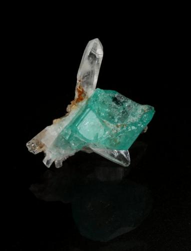 Beryl (variety emerald), Quartz<br />Chivor mining district, Municipio Chivor, Eastern Emerald Belt, Boyacá Department, Colombia<br />xl=11.5mm x 12mm<br /> (Author: Fiebre Verde)