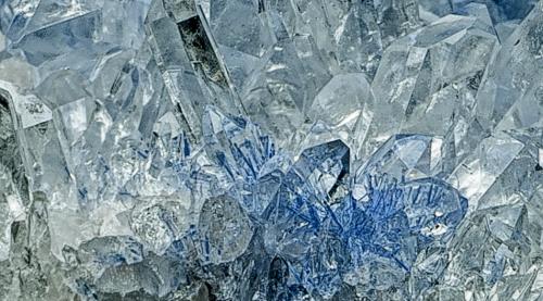 Quartz, Dumortierite<br />Vaca Morta Quarry, Serra da Vereda, Boquira, Bahia, Northeast Region, Brazil<br /><br /> (Author: am mizunaka)