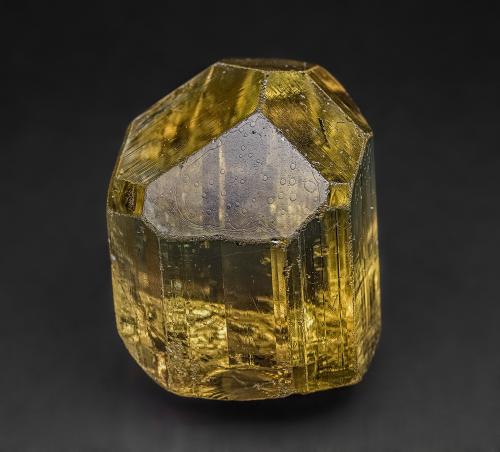 Tourmaline (Group)<br />Kivu, República Democrática del Congo (Zaire)<br />2.2 x 1.9 cm<br /> (Author: am mizunaka)