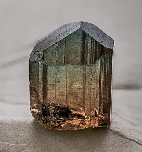 Tourmaline (Group)<br />Kivu, República Democrática del Congo (Zaire)<br />2.2 x 1.9 cm<br /> (Author: am mizunaka)