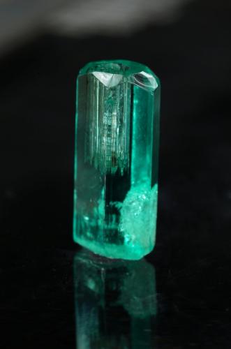 Beryl (variety emerald)<br />Chivor mining district, El Oriente Mine, Municipio Chivor, Eastern Emerald Belt, Boyacá Department, Colombia<br />xl=5x11mm<br /> (Author: Fiebre Verde)