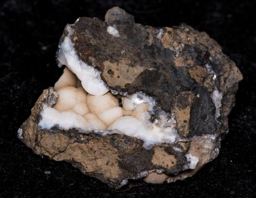 Mesolite (?), Analcime, Heulandite-Ca<br />Hvalfjörður, Capital Region, Iceland<br />46x38x12mm<br /> (Author: Bergur_E_Sigurdarson)