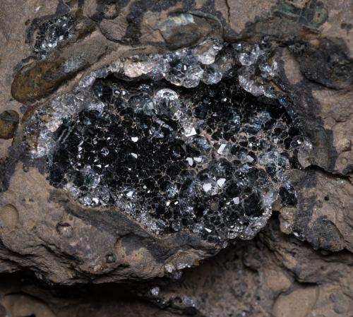 Analcime<br />Hvalfjörður, Reikiavik Norte, Islandia<br />74x57x34mm<br /> (Author: Bergur_E_Sigurdarson)