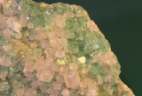 Fluorite and Calcite<br />Pedrera Berta, Turó de Can Domènech, Serra de Roques Blanques, Sant Cugat del Vallès-El Papiol, Comarca Vallès Occidental / Baix Llobregat, Barcelona, Cataluña / Catalunya, España<br />128mm x 73mm x 56mm. Detail.<br /> (Author: franjungle)
