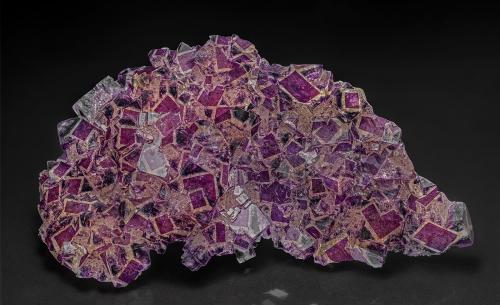 Fluorite<br />Okorusu Mine, Otjiwarongo District, Otjozondjupa Region, Namibia<br />15.5 x 7.4 cm<br /> (Author: am mizunaka)