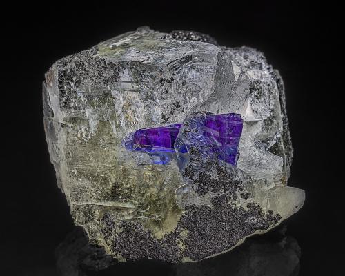 Zoisite (variety tanzanite), Calcite, Graphite<br />Merelani Hills, Lelatema Mountains, Simanjiro District, Manyara Region, Tanzania<br />8.1 x 8.3 cm<br /> (Author: am mizunaka)