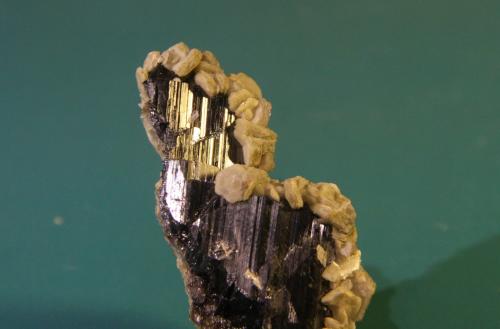 Ferberite, Siderite<br />Minas da Panasqueira, Aldeia de São Francisco de Assis, Covilhã, Castelo Branco, Cova da Beira, Centro, Portugal<br />33mm x 55mm x 14mm<br /> (Author: franjungle)