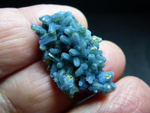 Plumbogummita con Piromorfita<br />Zona Yangshuo / Laohu, Montes Haiyang, Prefectura Guilin, Región Autónoma Guangxi Zhuang, China<br />3 x 1,5 cm.<br /> (Autor: javier ruiz martin)