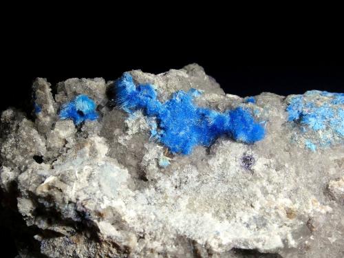 Carbonatocianotriquita<br />Mina Qinglong, Dachang, Qinglong, Prefectura Autónoma Qianxi'nan, Provincia Guizhou, China<br />9 x 6 cm.<br /> (Autor: Antonio P. López)