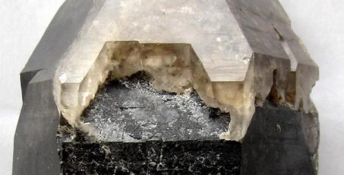 Quartz (variety smoky)<br />Zinggenstöcke, Oberaar Lake area, Grimsel area, Hasli Valley, Bern, Switzerland<br />FOV 8 cm<br /> (Author: Tobi)