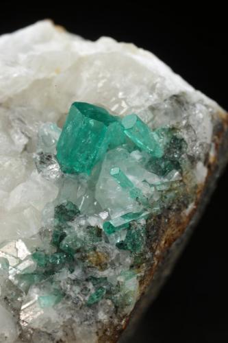 Beryl (variety emerald), Calcite, Quartz<br />Peñas Blancas Mine, Municipio San Pablo de Borbur, Western Emerald Belt, Boyacá Department, Colombia<br />40x44x41mm, xls up to 5mm<br /> (Author: Fiebre Verde)