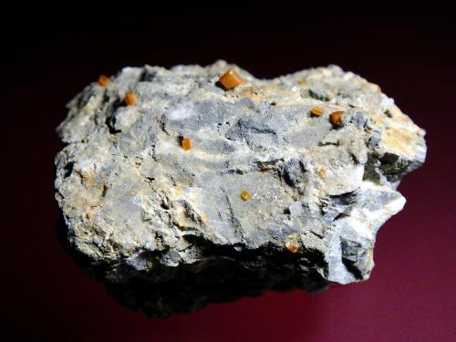 Wulfenita<br />Mina Lázaro, Tajo del Castillejo, Embalse de Quéntar, Quéntar, Comarca Vega de Granada, Granada, Andalucía, España<br />7 x 6 cm.<br /> (Autor: Antonio P. López)