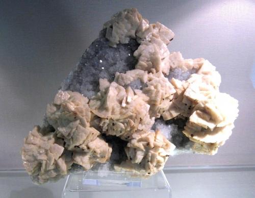 Dolomite, Chalcopyrite<br />Mina Vereinigung, Katzwinkel, Altenkirchen (Westerwald), Siegerland, Renania-Palatinado/Rheinland-Pfalz, Alemania<br />Approx. 18 cm<br /> (Author: Tobi)