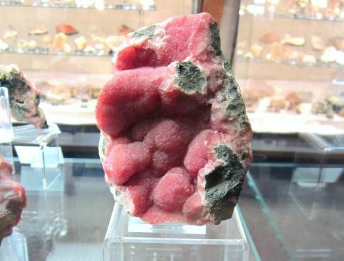 Rhodochrosite<br />Reichenbach, Lautertal (Odenwald), Bergstraße District, Darmstadt, Hesse/Hessen, Germany<br />Approx. 9 cm<br /> (Author: Tobi)