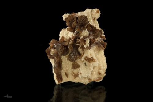 Baryte, Calcite<br />Admiralty Quarry, Isle of Portland, Portland, Weymouth and Portland District, Dorset, South West Region, England / United Kingdom<br />5 x 3,5 x 2 cm<br /> (Author: Niels Brouwer)