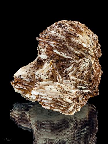 Baryte<br />Winterberg Quarry, Iberg, Bad Grund, Göttingen District, Harz, Lower Saxony/Niedersachsen, Germany<br />6,8 cm x 6,5 cm x 6,4 cm<br /> (Author: Niels Brouwer)