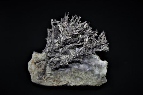 Dyscrasite after Allargentum on Calcite<br />Bouismas Mine, Agdz, Bou Azzer mining district, Zagora Province, Drâa-Tafilalet Region, Morocco<br />87mm x 78mm x 45mm<br /> (Author: Don Lum)