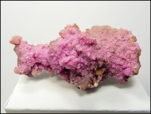 Dolomite and Calcite (variety cobaltoan)<br />Tsumeb Mine, Tsumeb, Otjikoto Region, Namibia<br />51 x 31 x 17 mm<br /> (Author: Pierre Joubert)