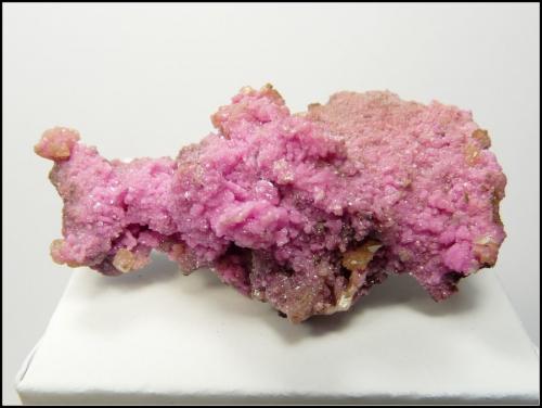 Dolomite and Calcite (variety cobaltoan)<br />Mina Tsumeb, Tsumeb, Región Otjikoto, Namibia<br />51 x 31 x 17 mm<br /> (Author: Pierre Joubert)