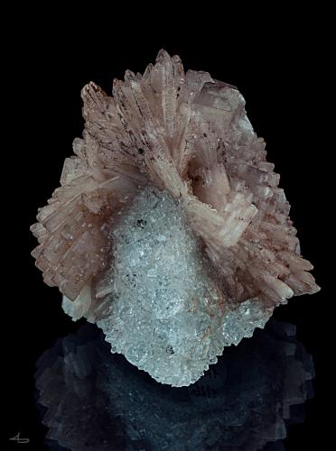 Baryte, Fluorite<br />Clara Mine, Rankach Valley, Oberwolfach, Wolfach, Black Forest, Baden-Württemberg, Germany<br />6,0 x 5,2 x 4,4 cm<br /> (Author: Niels Brouwer)