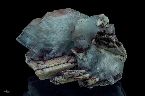 Baryte, Dolomite, Hematite<br />Frizington, West Cumberland Iron Field, former Cumberland, Cumbria, England / United Kingdom<br />7,7 x 5,9 x 4,3 cm<br /> (Author: Niels Brouwer)