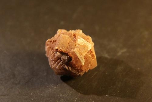 Aragonite<br />Keuper outcrop, Los Frailes, Luzón, Comarca Señorío de Molina-Alto Tajo, Guadalajara, Castilla-La Mancha, Spain<br />28mm x 27mm x 16mm<br /> (Author: franjungle)