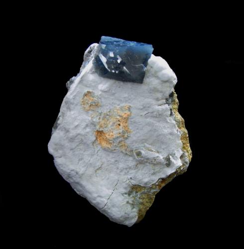 Cuarzo (variedad azul)<br />Concesión Acedo (Cantera Juanona), Juanona, Antequera, Comarca de Antequera, Málaga, Andalucía, España<br />6.1x5.3 cm con cristal de 1.7x1.6cm<br /> (Autor: DAni)