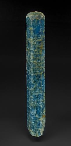 Beryl (variety aquamarine)<br />Royalston, Worcester County, Massachusetts, USA<br />11.8 x 1.5 cm<br /> (Author: am mizunaka)