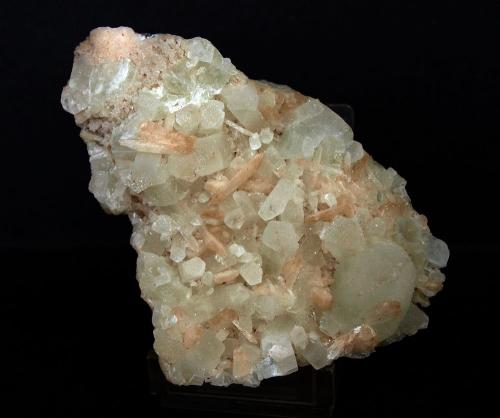 Fluorapophyllita-(K) (Apofilita), Cuarzo<br />Ajantha (Ajanta), Sillod, Distrito Aurangabad, Maharashtra, India<br />9 x 6.5 cm<br /> (Autor: Pedro Antonio)