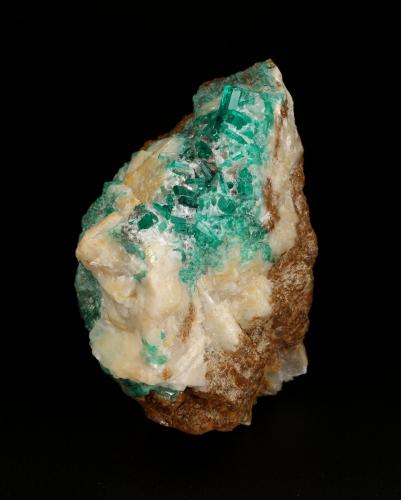 Beryl (variety emerald), Calcite<br />Peñas Blancas Mine, Municipio San Pablo de Borbur, Western Emerald Belt, Boyacá Department, Colombia<br />52x80x79mm, main xl=12mm<br /> (Author: Fiebre Verde)