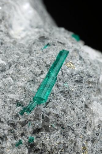 Beryl (variety emerald), Pyrite, Dolomite, Albite (variety cleavelandite)<br />Chivor (distrito minero), Mina Camoyo, Municipio Chivor, Cinturón Esmeraldífero Oriental, Departamento Boyacá, Colombia<br />95x79x69mm, main xl=16mm, pyritohedron=7mm<br /> (Author: Fiebre Verde)