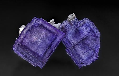 Fluorite, Dolomite<br />Elmwood Mine, Carthage, Central Tennessee Ba-F-Pb-Zn District, Smith County, Tennessee, USA<br />7.1 x 4.7 cm<br /> (Author: am mizunaka)