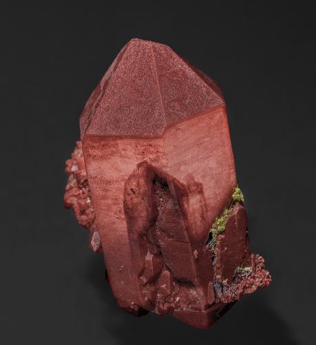 Quartz, Hematite<br />Messina Mine, Musina (Messina), Vhembe District, Limpopo Province, South Africa<br />4.9 x 3.1 cm<br /> (Author: am mizunaka)