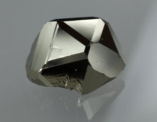 Pyrite<br />Chivor (distrito minero), Mina Calichal, Municipio Chivor, Cinturón Esmeraldífero Oriental, Departamento Boyacá, Colombia<br />16x12mm<br /> (Author: Fiebre Verde)