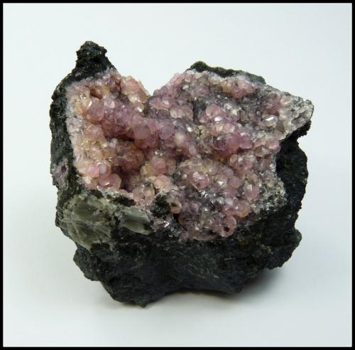 Smithsonite<br />Mina Tschudi, Otavi, Región Otjozondjupa, Namibia<br />53 x 50 x 30 mm<br /> (Author: Pierre Joubert)