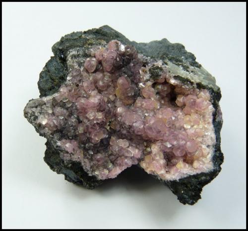 Smithsonite<br />Mina Tschudi, Otavi, Región Otjozondjupa, Namibia<br />53 x 50 x 30 mm<br /> (Author: Pierre Joubert)