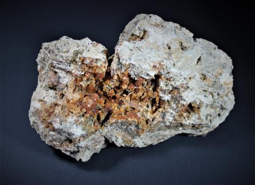 Stilbite, Aegerine, Analcime, Orthoclase<br />Condado Big Rock, Zona Granite Mountain, Little Rock, Condado Pulaski, Arkansas, USA<br />185 mm x 122 mm x 62 mm<br /> (Author: Don Lum)