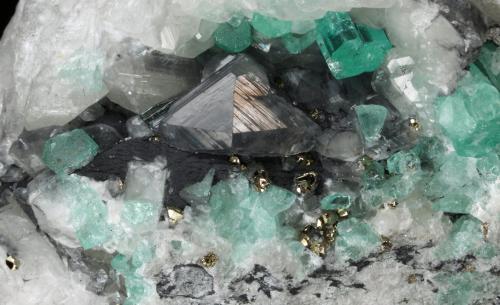 Beryl (variety emerald), Calcite, Pyrite<br />Coscuez (distrito minero), Municipio San Pablo de Borbur, Cinturón Esmeraldífero Occidental, Departamento Boyacá, Colombia<br />122x65x48mm, xls up to 8mm<br /> (Author: Fiebre Verde)