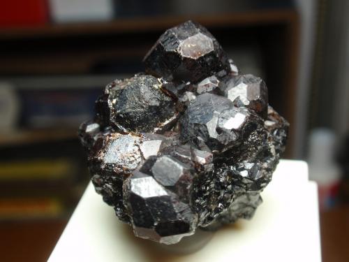 Almandino (Grupo Granate)<br />Garnet Ledge, Wrangell, Wrangell Island, Wrangell-Petersburg Borough, Alaska, USA<br />30x30 mm<br /> (Autor: Ignacio)