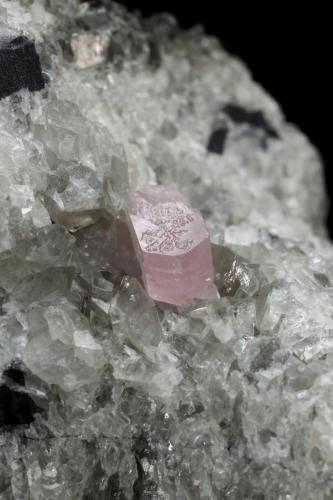 Fluorapatite and Calcite<br />Chivor (distrito minero), Municipio Chivor, Cinturón Esmeraldífero Oriental, Departamento Boyacá, Colombia<br />73x50x43mm, aggregate=25x15mm, fluorapatite xl=6mm<br /> (Author: Fiebre Verde)