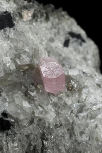 Fluorapatite and Calcite<br />Chivor mining district, Municipio Chivor, Eastern Emerald Belt, Boyacá Department, Colombia<br />73x50x43mm, aggregate=25x15mm, fluorapatite xl=6mm<br /> (Author: Fiebre Verde)