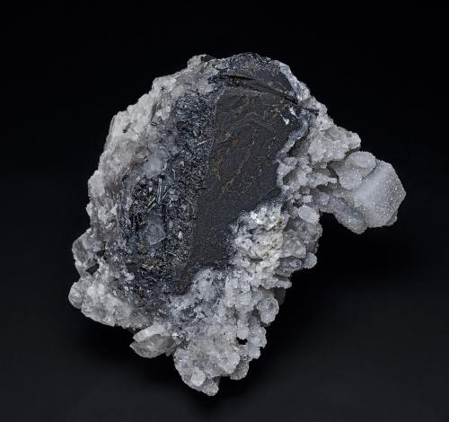 Barite, Quartz, Stibnite<br />Murray Mine, Independence Mountains District, Elko County, Nevada, USA<br />7.6 x 6.4 cm<br /> (Author: am mizunaka)