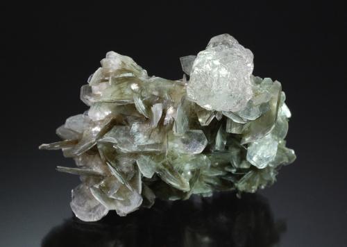 Fluorite on Muscovite<br />Chumar Bakhoor, Hunza Valley, Nagar District, Gilgit-Baltistan (Northern Areas), Pakistan<br />4.2 x 5.9 cm<br /> (Author: crosstimber)