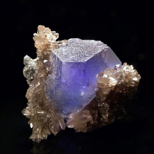 Fluorita<br />Provincia Fujian, China<br />8 x 5 x 4,5 cm<br /> (Autor: Josele)